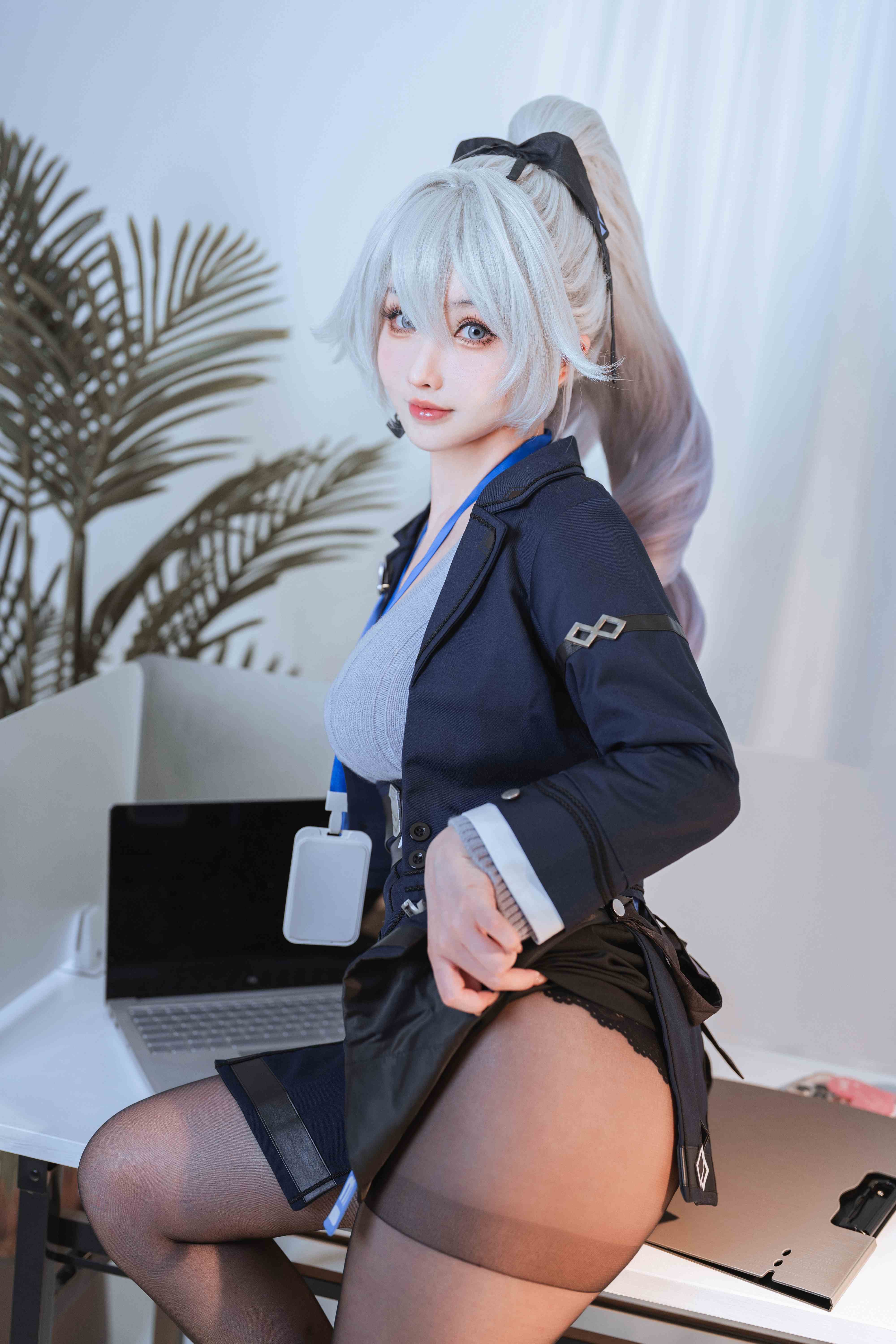 Rioko--cosplay-Bronya-Zaychik-OL---Honkai-Impact-3-17jpg.jpg