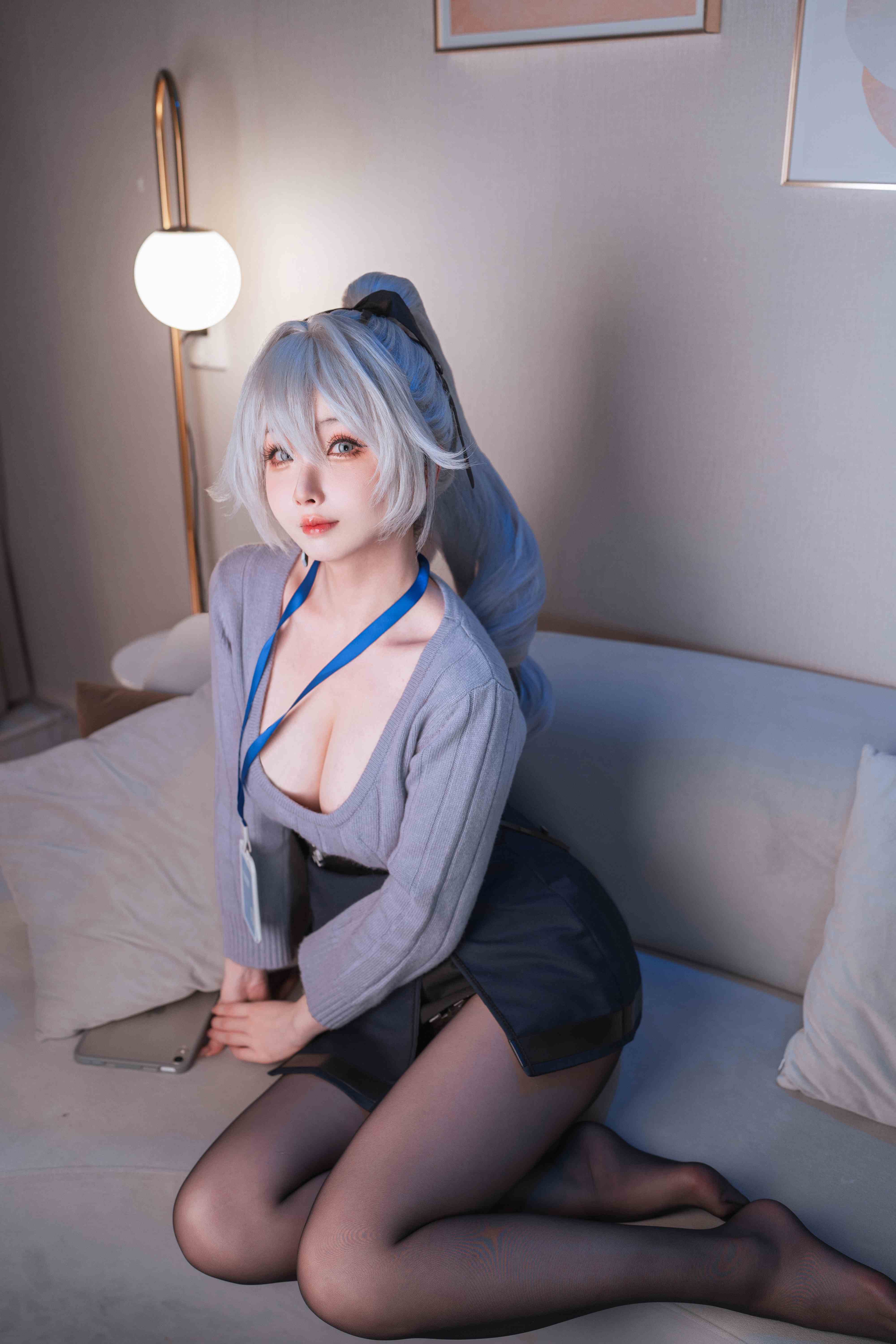 Rioko--cosplay-Bronya-Zaychik-OL---Honkai-Impact-3-30jpg.jpg